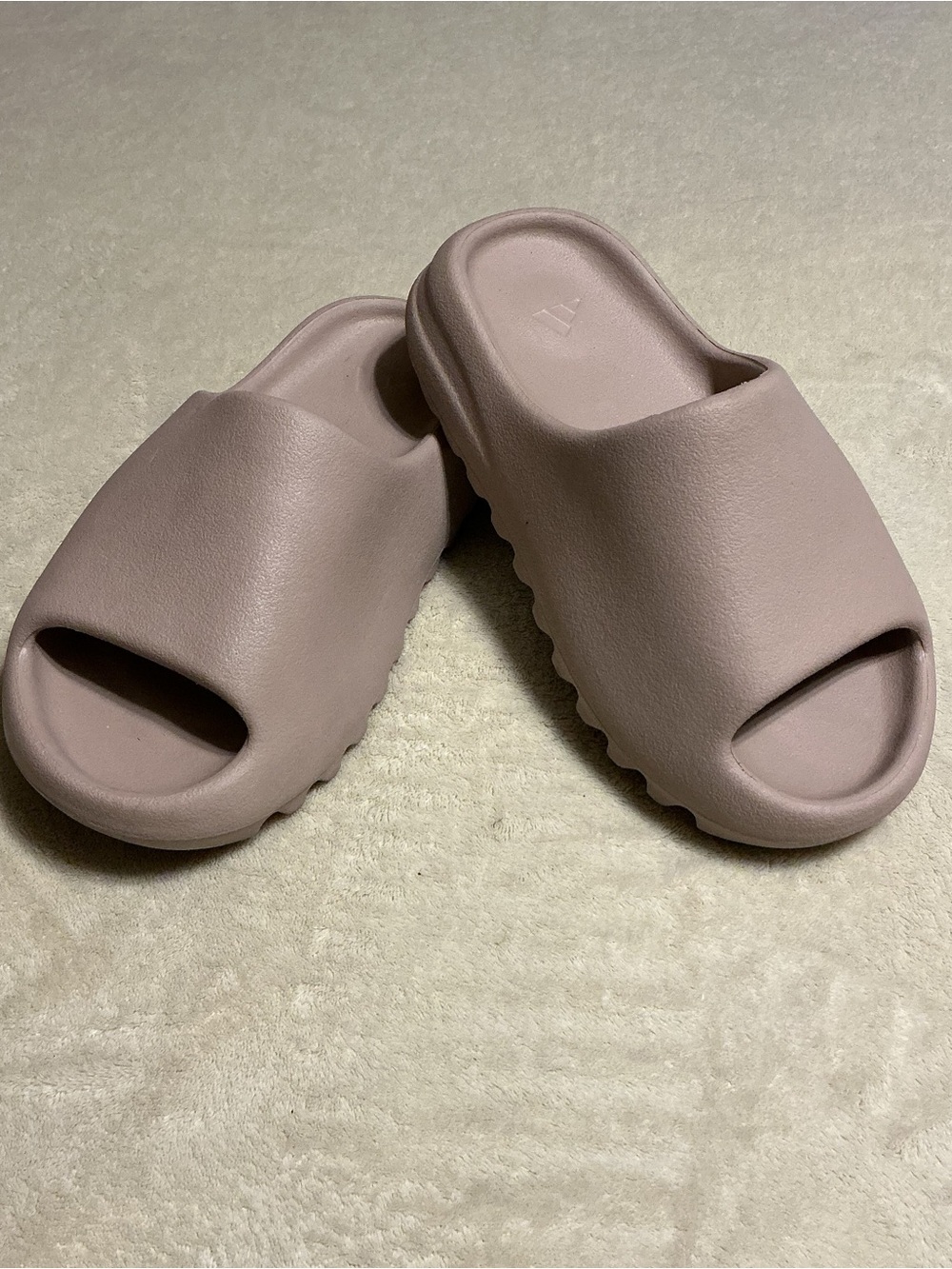 adidas Yeezy Kids Slide Sandals in Mauve Pink - Picture 4 of 4